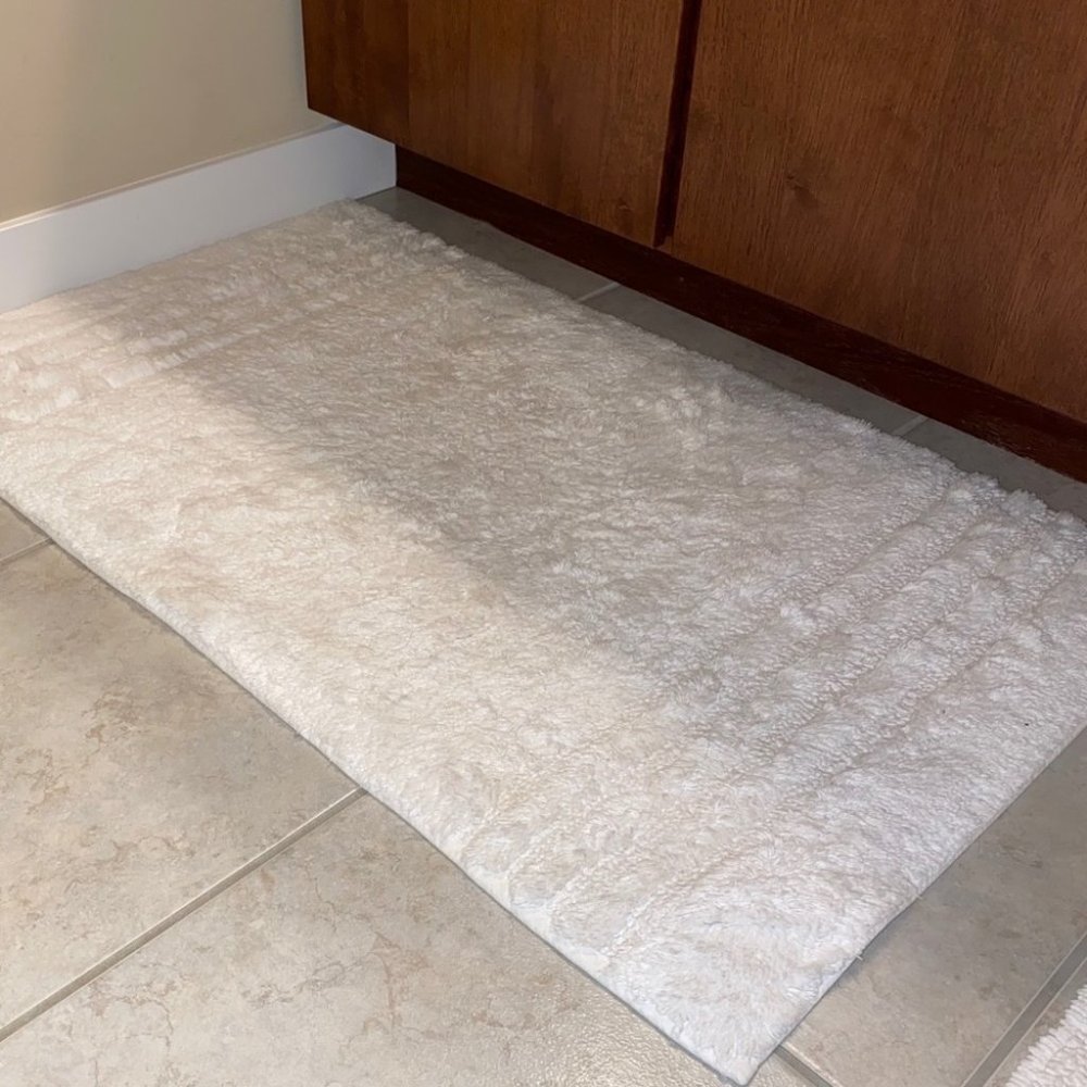 Gorgeous Modern Stylish Soft Bathroom Rug Mat